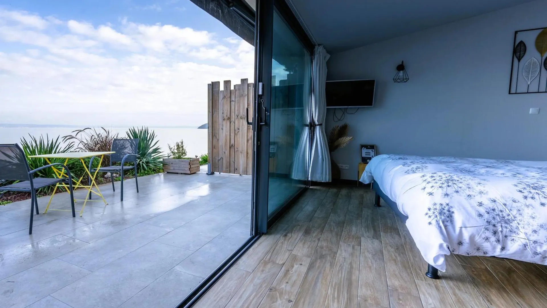 La Suite Soleil Romantique & Vue Istres 0*,  France
